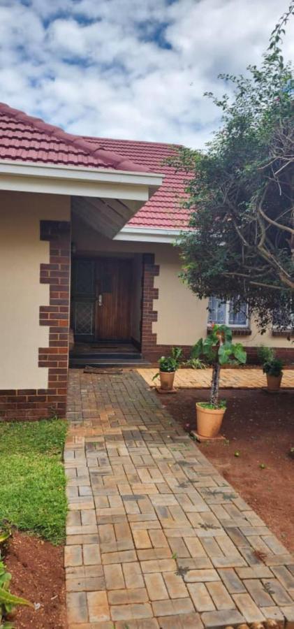 Lovely 3 Bed In Mount Pleasant - 2153 Harare Exterior foto